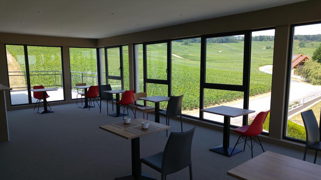 Dans Les Vignes Hotel Chamery Екстериор снимка