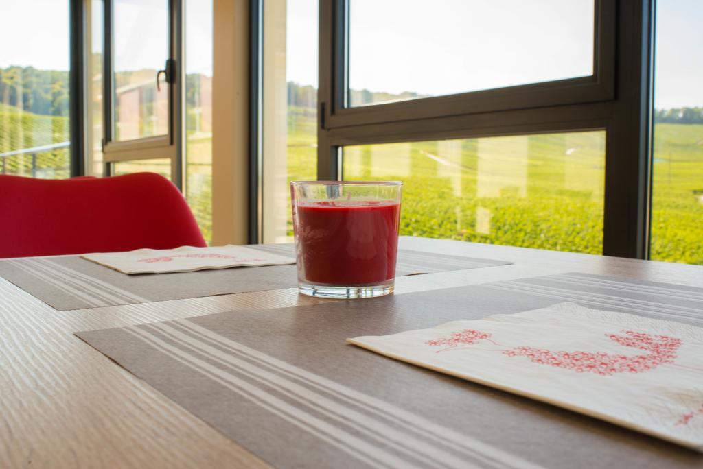 Dans Les Vignes Hotel Chamery Екстериор снимка