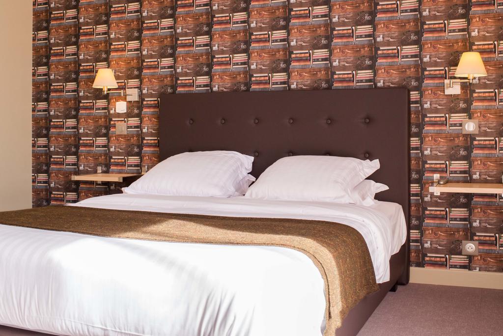 Dans Les Vignes Hotel Chamery Екстериор снимка