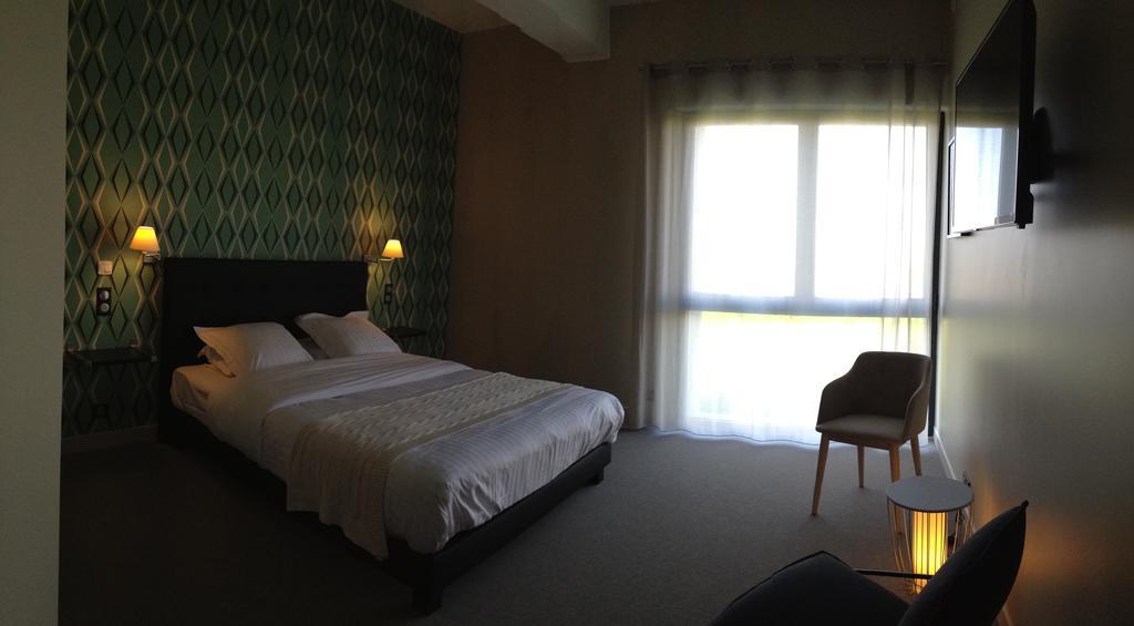 Dans Les Vignes Hotel Chamery Екстериор снимка